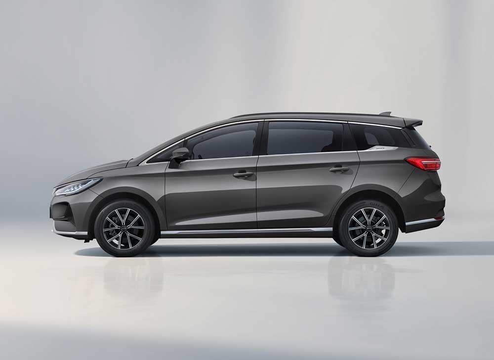 Harga BYD M6 di Serpong